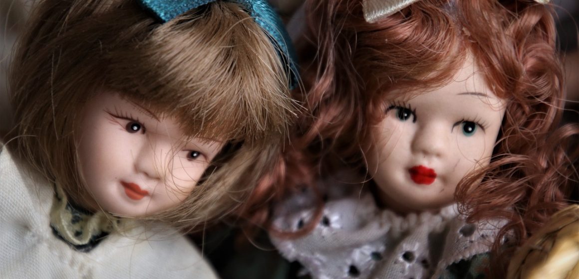 Vivere con le bambole