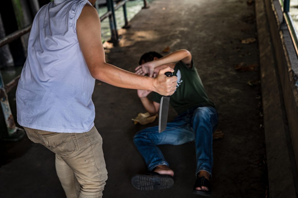 Accoltellare un insegnante a 13 anni